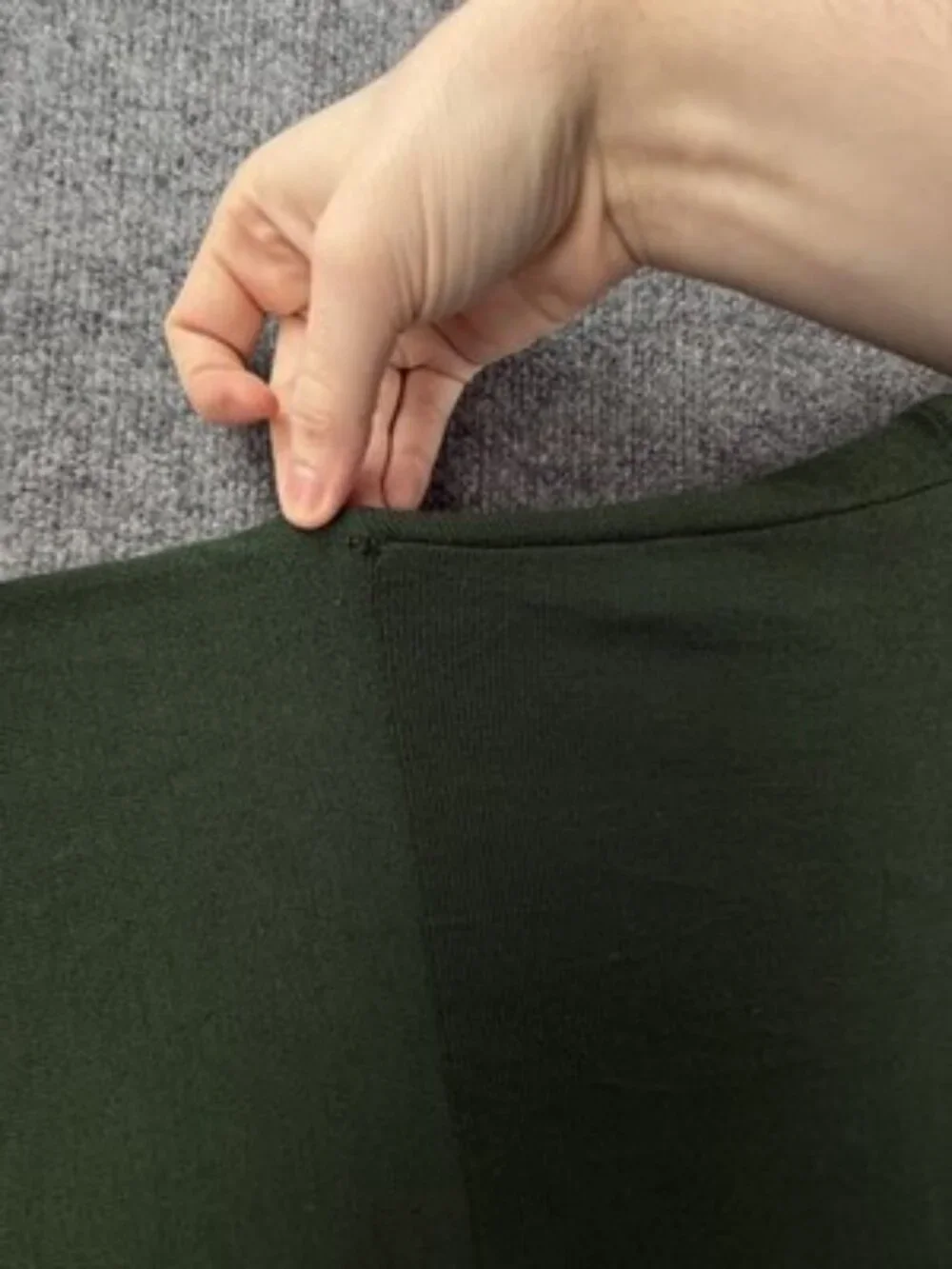 Burberry Long Sleeve Pullover V-Neck Green 9 Mens Logo Sweater Solid Knit Adult